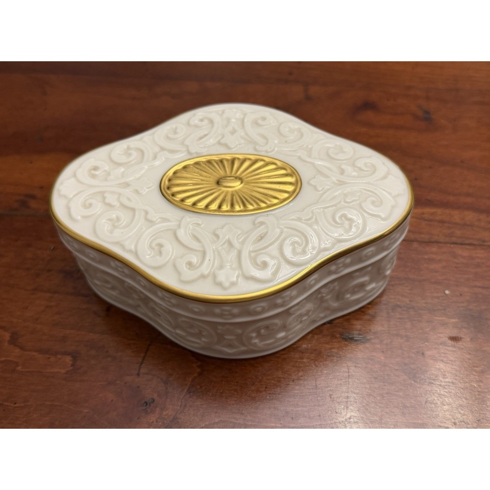 Vintage Lenox Windsor Collection‎ Oblong Carved Porcelain Trinket Box 24K Gold